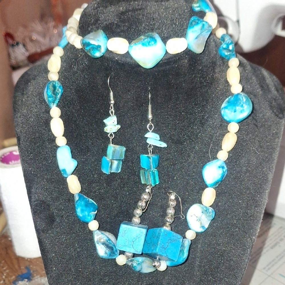 Chic Blue and Silver Necklace - Picture 3 of 3